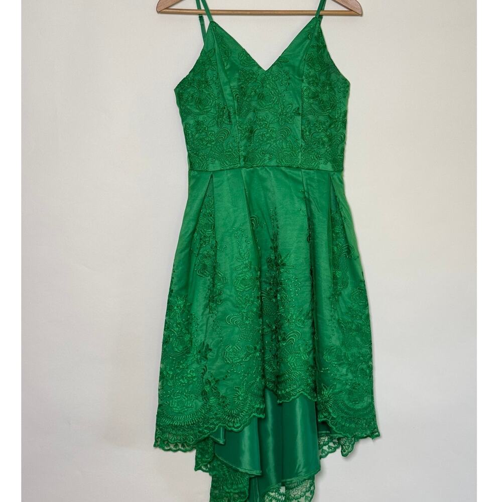 Chi Chi London Emerald Green Lace Overlay Dress Size 4 / UK 8 Homecoming Formal